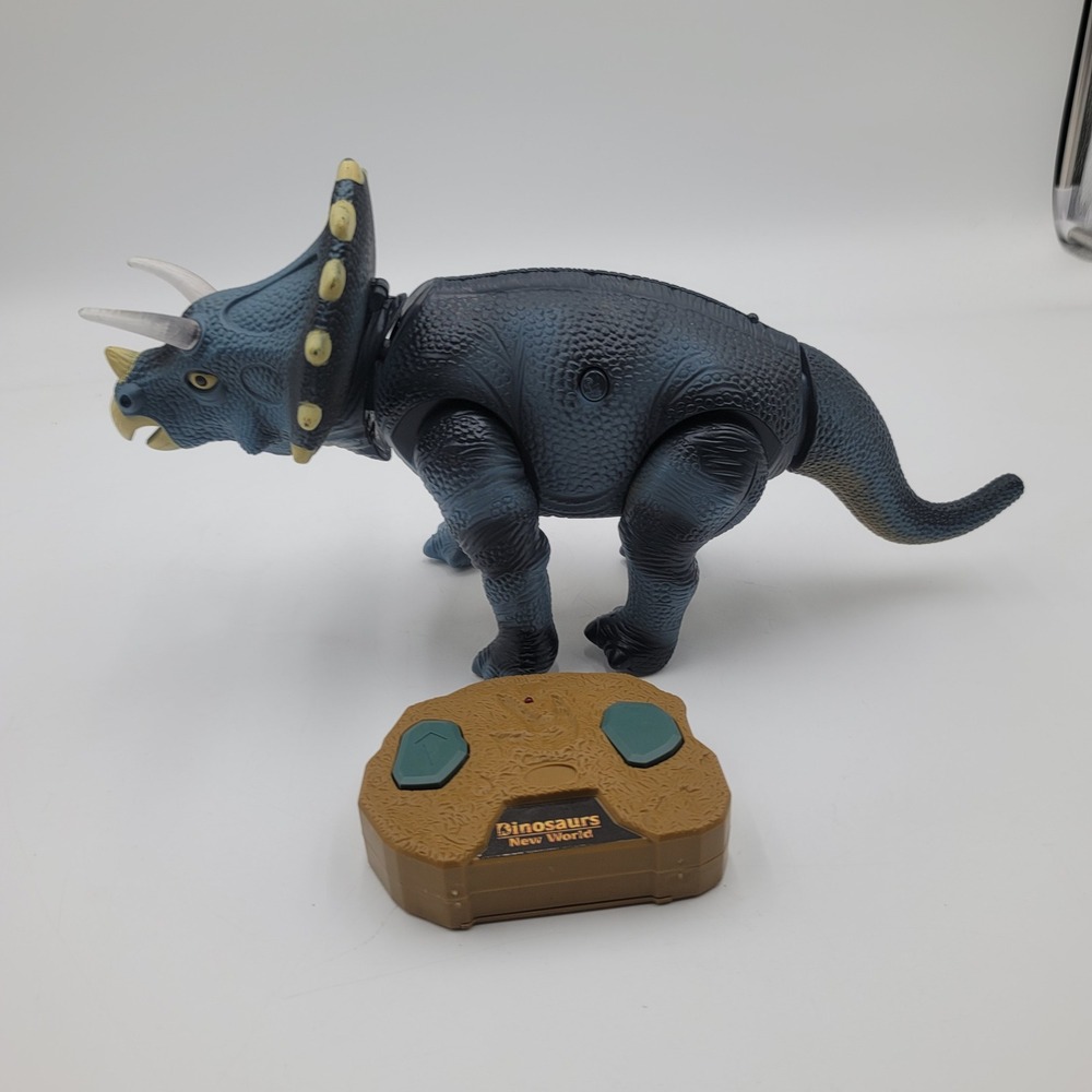 Dinosaurs New World Remote Control Triceratops Blue Grey RC Walking Toy Figure